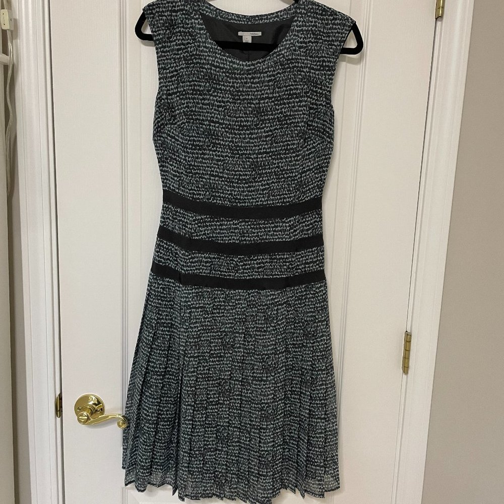 Halogen Fit and Flare Dress Size 4 Blue Grey melange print pleated skirt